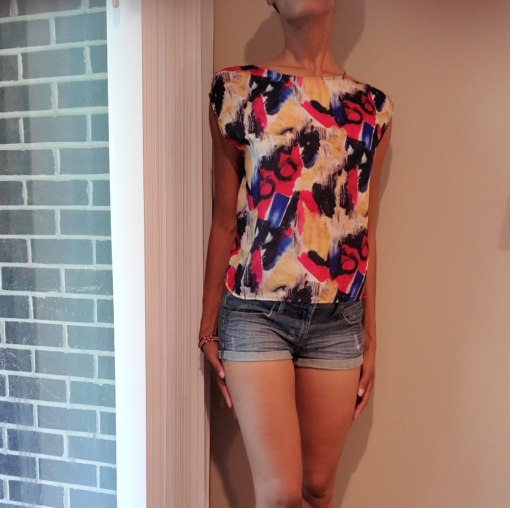 Sleeveless Patterned Print Blouse